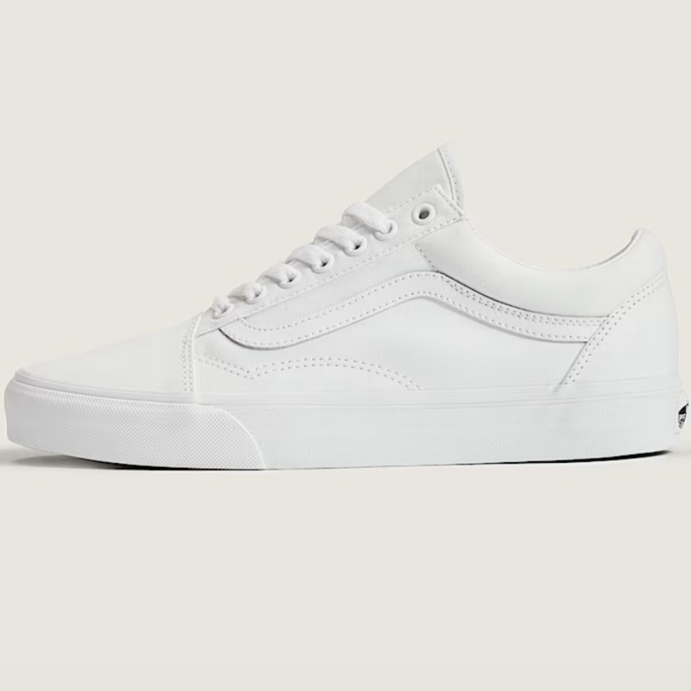 Classic White Old Skool Vans Sneakers